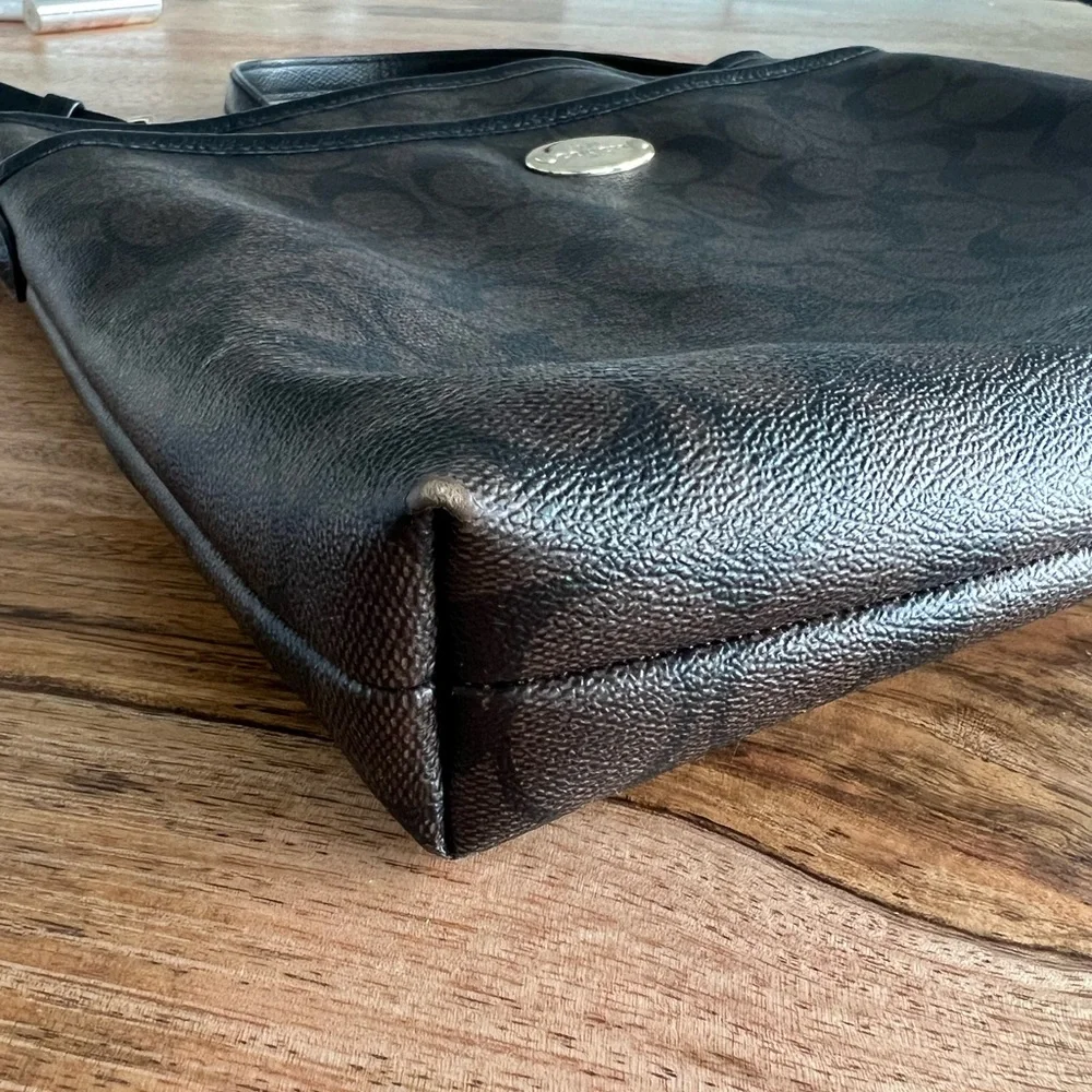 Coach signature black brown crossbody bag coated canvas GUC - Picture 11 of 11